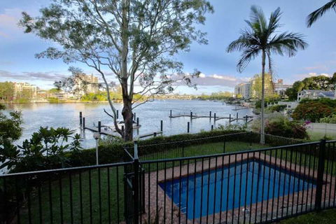 Modern Studio Apartment With Pool & Amazing Views - Hervey Bay Accommodation 2
