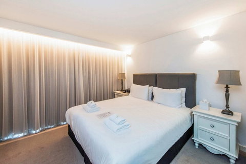 Elegant Studio With Fantastic Rooftop Views - Hervey Bay Accommodation 5