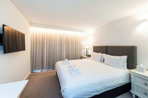 Elegant Studio With Fantastic Rooftop Views - Hervey Bay Accommodation 6