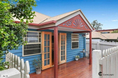 Stylish 3BD Family Home In Leafy Paddington - Tourism Hervey Bay 5