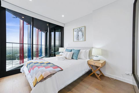 HomeHotel Luxury Apt With Shopping Mall Downstairs - Tourism Hervey Bay 5