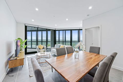 HomeHotel Luxury Apt With Shopping Mall Downstairs - Tourism Hervey Bay 4