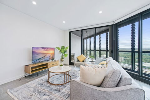 HomeHotel Luxury Apt With Shopping Mall Downstairs - Tourism Hervey Bay 3