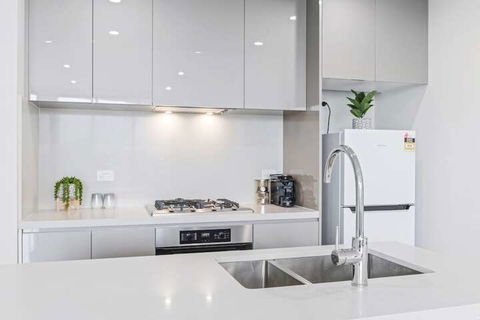 HomeHotel Luxury Apt With Shopping Mall Downstairs - Tourism Hervey Bay 7