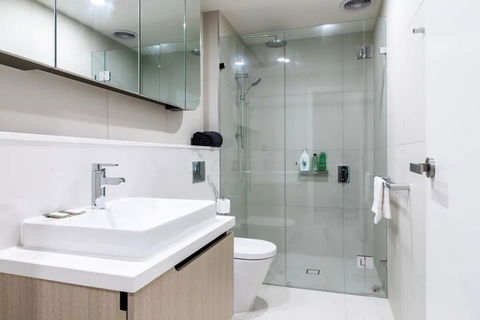 Modern 1 Bedroom Apartment In North Melbourne - Hervey Bay Accommodation 3