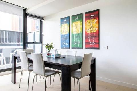 Modern 1 Bedroom Apartment In North Melbourne - Hervey Bay Accommodation 2