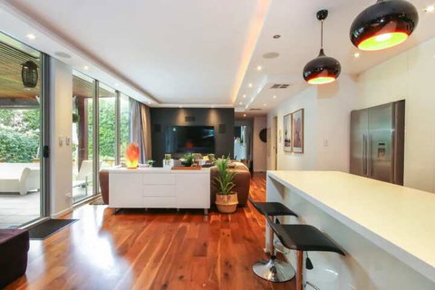 Spacious 2 Bedroom Apartment In Ascot With Large Private Garden - Hervey Bay Accommodation 5