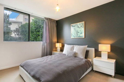 Spacious 2 Bedroom Apartment In Ascot With Large Private Garden - Hervey Bay Accommodation 4