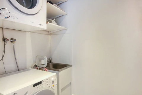 Spacious 2 Bedroom Apartment In Ascot With Large Private Garden - Hervey Bay Accommodation 6