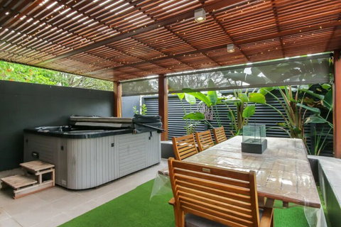 Spacious 2 Bedroom Apartment In Ascot With Large Private Garden - Hervey Bay Accommodation 7