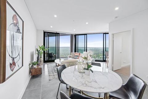 HomeHotel Ultra Luxury 2 Bedroom Next To Mall & Train - Tourism Hervey Bay 1