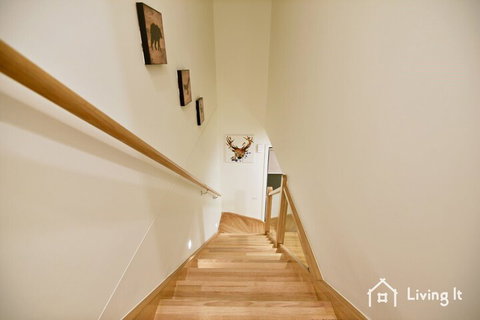 Tomkins Townhouse - Hervey Bay Accommodation 1