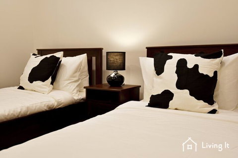 Tomkins Townhouse - Hervey Bay Accommodation 7