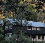 Walhalla Coach House - Hervey Bay Accommodation