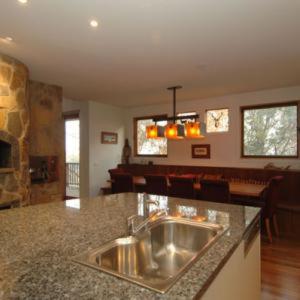 Moose Lodge - Hervey Bay Accommodation 4