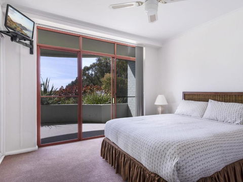 Mitchell Pde 2 / 1a Fathoms - Hervey Bay Accommodation 3
