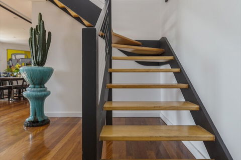 Fabulous Fitzroy Converted Warehouse - Hervey Bay Accommodation 4