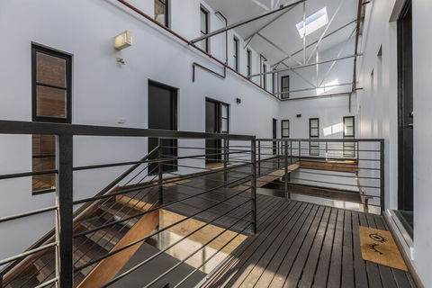 Fabulous Fitzroy Converted Warehouse - Hervey Bay Accommodation 7