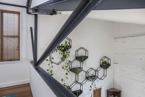 Fabulous Fitzroy Converted Warehouse - Hervey Bay Accommodation 2