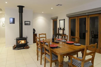 131 Your Vineyard Home In The Heart Of The Vale - Hervey Bay Accommodation 6
