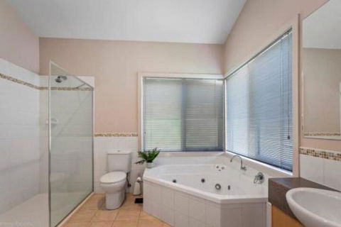 DRIFTWOOD VILLA Free Wifi Walk To Beach - Hervey Bay Accommodation 3