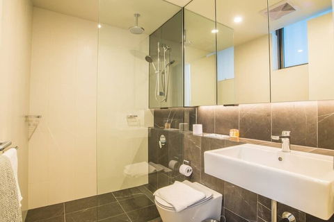 Modern 2bed2bath APT At Neutral Bayparking+wifi - Hervey Bay Accommodation 6