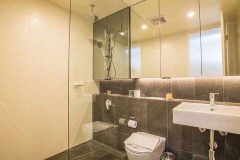 Modern 2bed2bath APT At Neutral Bayparking+wifi - Hervey Bay Accommodation 5