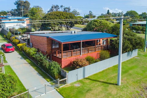 Bruces Waterside Units - Tourism Hervey Bay 3