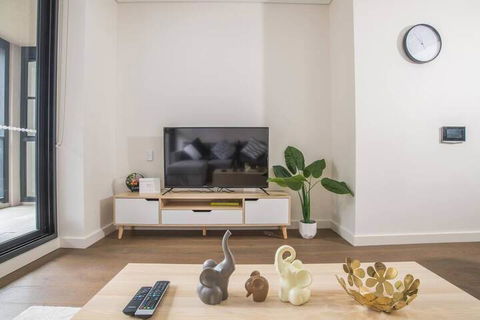 Bright & Modern! 2bed 2bath APT With Parking - Hervey Bay Accommodation 3