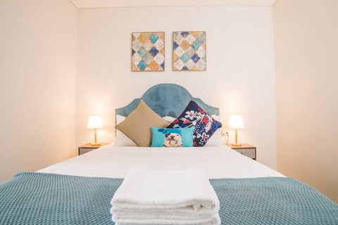 Bright & Modern! 2bed 2bath APT With Parking - Hervey Bay Accommodation 2