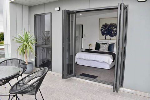 Brand New 2 Bed Apartment With Stunning City Views - Hervey Bay Accommodation 4