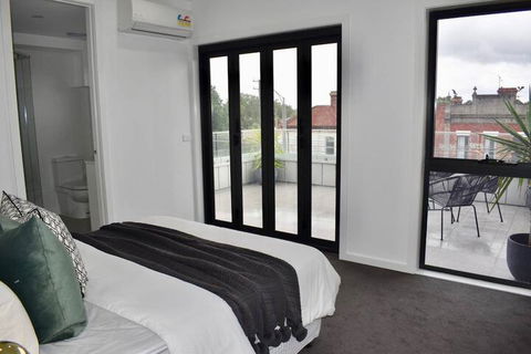 Brand New 2 Bed Apartment With Stunning City Views - Hervey Bay Accommodation 6