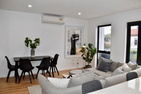 Brand New 2 Bed Apartment With Stunning City Views - Hervey Bay Accommodation 5