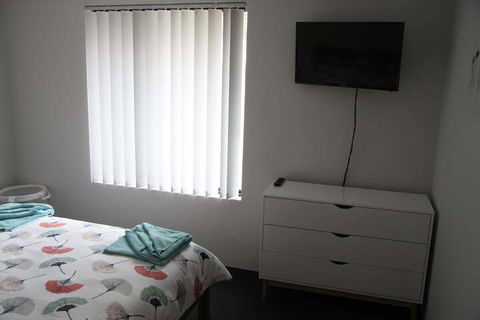 Warnbro Beach Family Accommodation - Tourism Hervey Bay 4