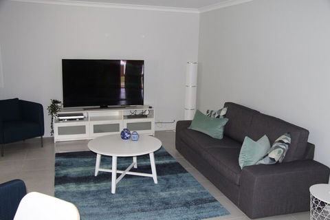 Warnbro Beach Family Accommodation - Tourism Hervey Bay 6