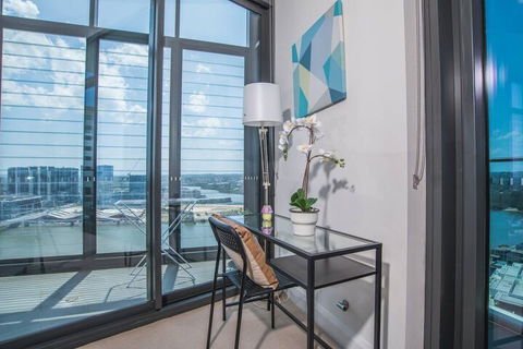 Panoramic Water View APT @rhodes - Hervey Bay Accommodation 4