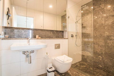 Panoramic Water View APT @rhodes - Hervey Bay Accommodation 3