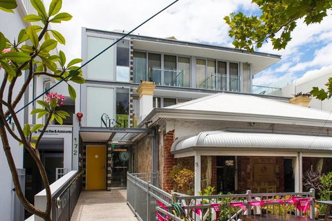 Stylish Studio With Balcony - Hervey Bay Accommodation 3