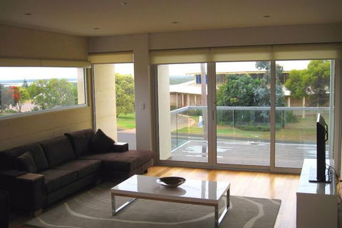 Alouarn Apartment 1 - Tourism Hervey Bay 4