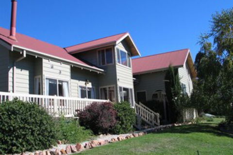 Alpine Stag Lodge Unit 2 - Hervey Bay Accommodation 0