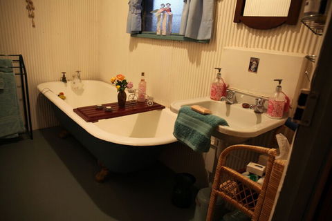 Kookaburra Cottage - Hervey Bay Accommodation 5