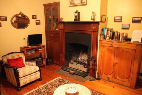 Kookaburra Cottage - Hervey Bay Accommodation 2