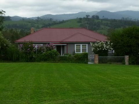 Mansfield Cottage - Hervey Bay Accommodation 0