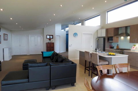 The Wave Oasis SC B & B - Tourism Hervey Bay 6