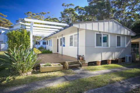 MOLLYMOOK BEACH COTTAGE - Tourism Hervey Bay 3