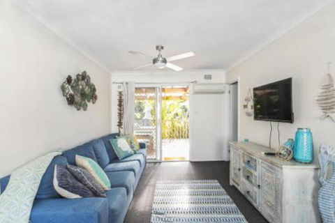 MOLLYMOOK BEACH COTTAGE - Tourism Hervey Bay 4