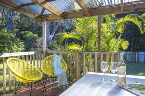 MOLLYMOOK BEACH COTTAGE - Tourism Hervey Bay 0