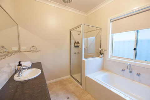 Simms Retreat - Hervey Bay Accommodation 3