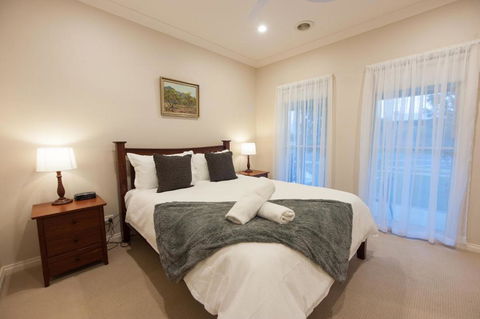 Simms Retreat - Hervey Bay Accommodation 6