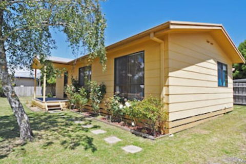 Alwyns By THE SEA PET Friendly - Hervey Bay Accommodation 0